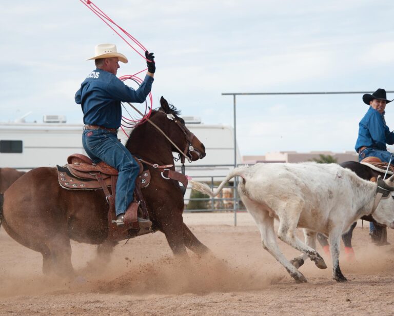 Clay O'Brien Cooper heeling for Derrick Begay