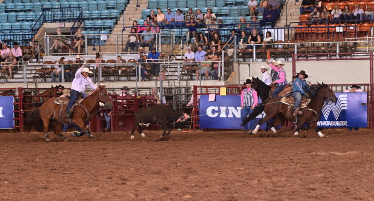 Tyler Wade turning a steer for Wesley Thorp at the 2024 Texas Circuit Finals.